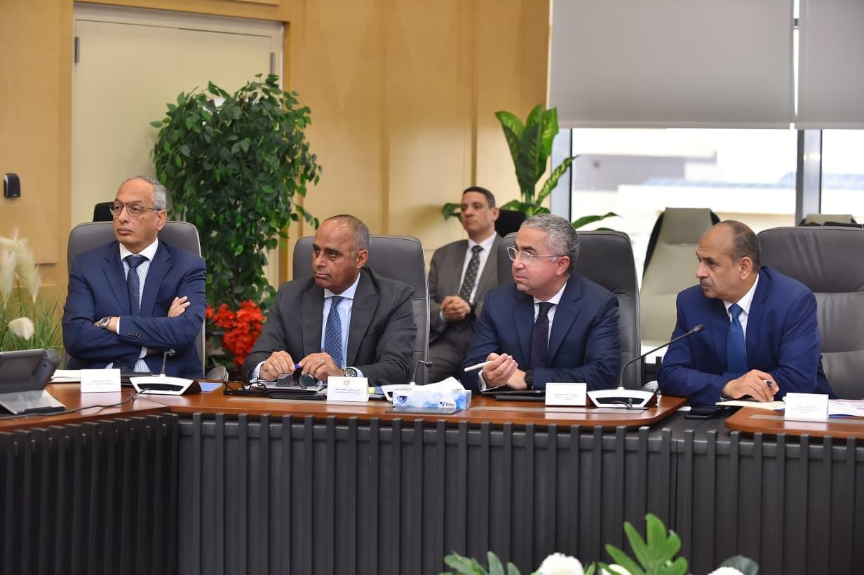 3 وزراء يلتقون أعضاء المجلس التصديري للملابس الجاهزة لتعزيز تنافسية القطاع وزيادة الصادرات