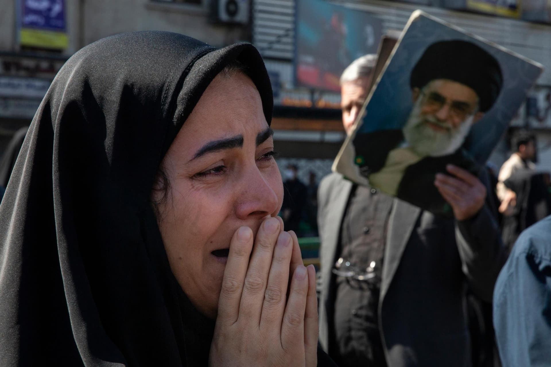 Iran retaliates against Israel and U . S . allies